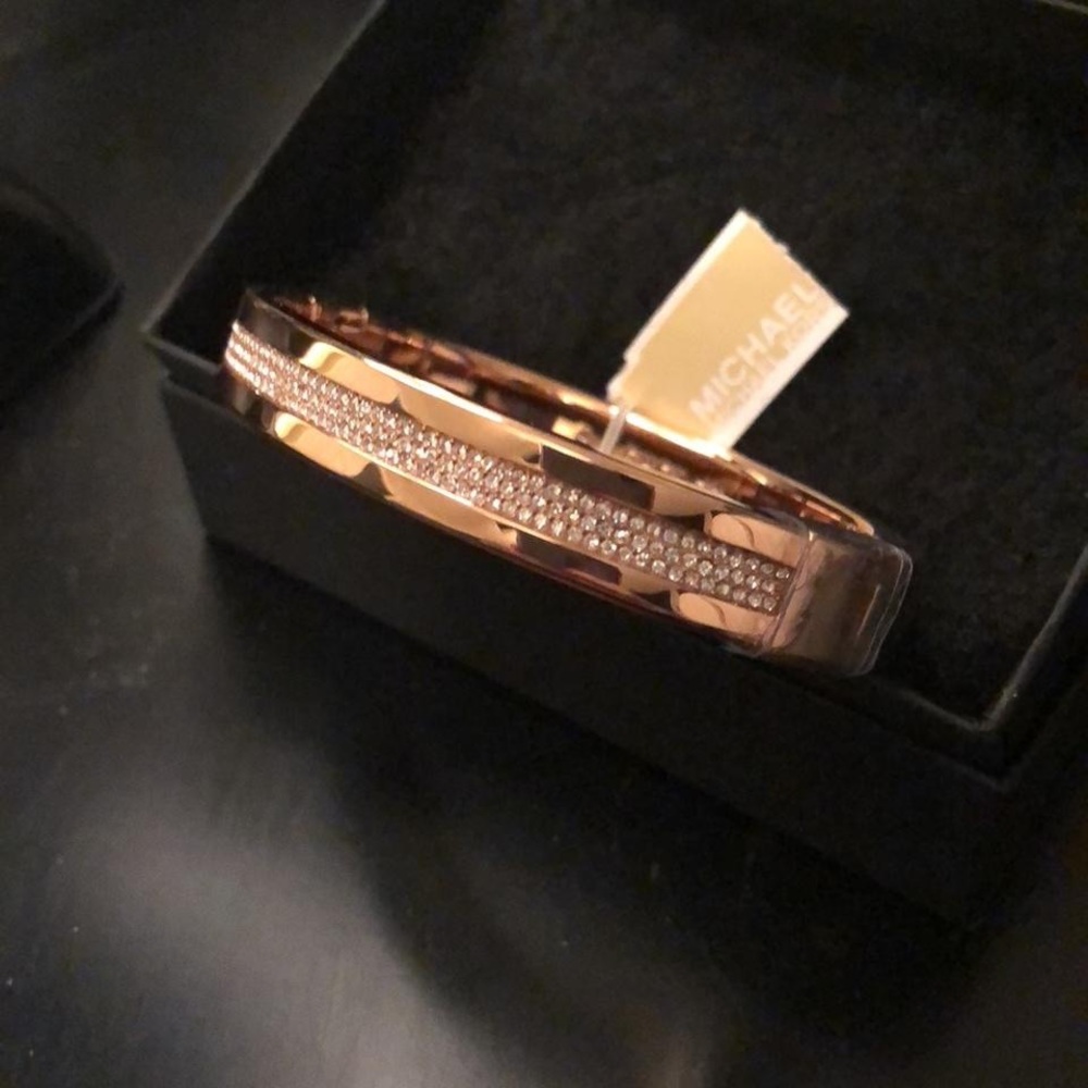 Michael Kors rose gold pave bangle bracelet 🤗😍😍